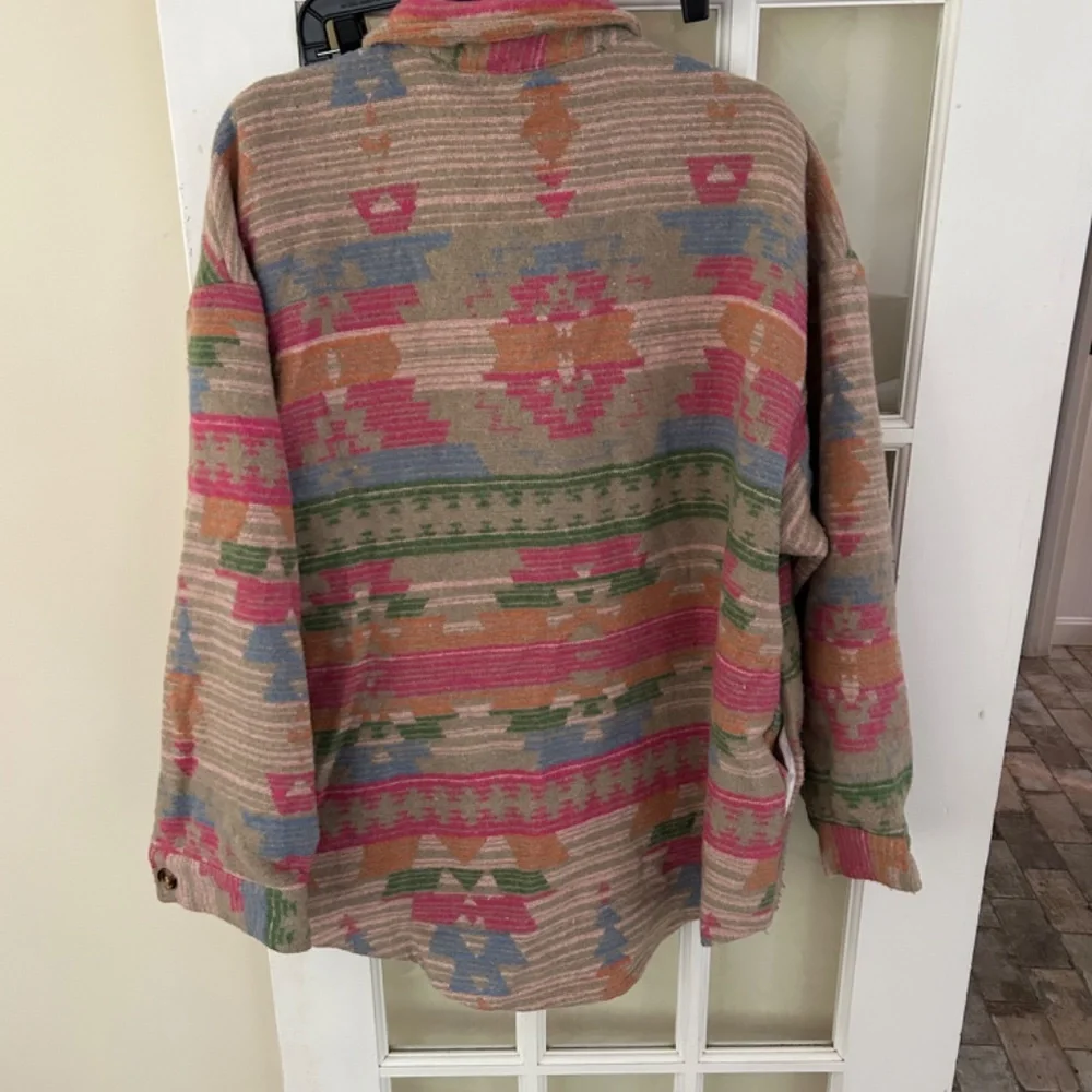 Shacket - Picture 4 of 6